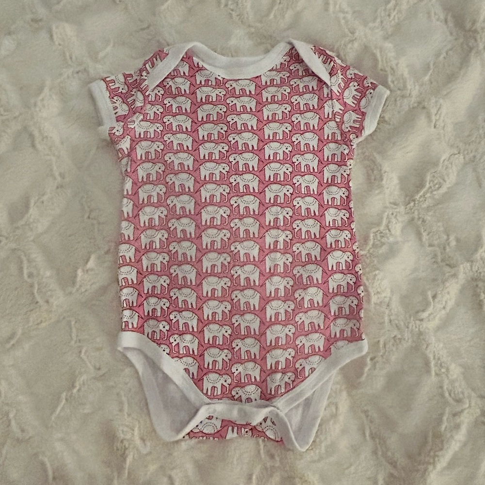 Roller Rabbit Infant Hathi Short Sleeve Onsie - 3-6 months